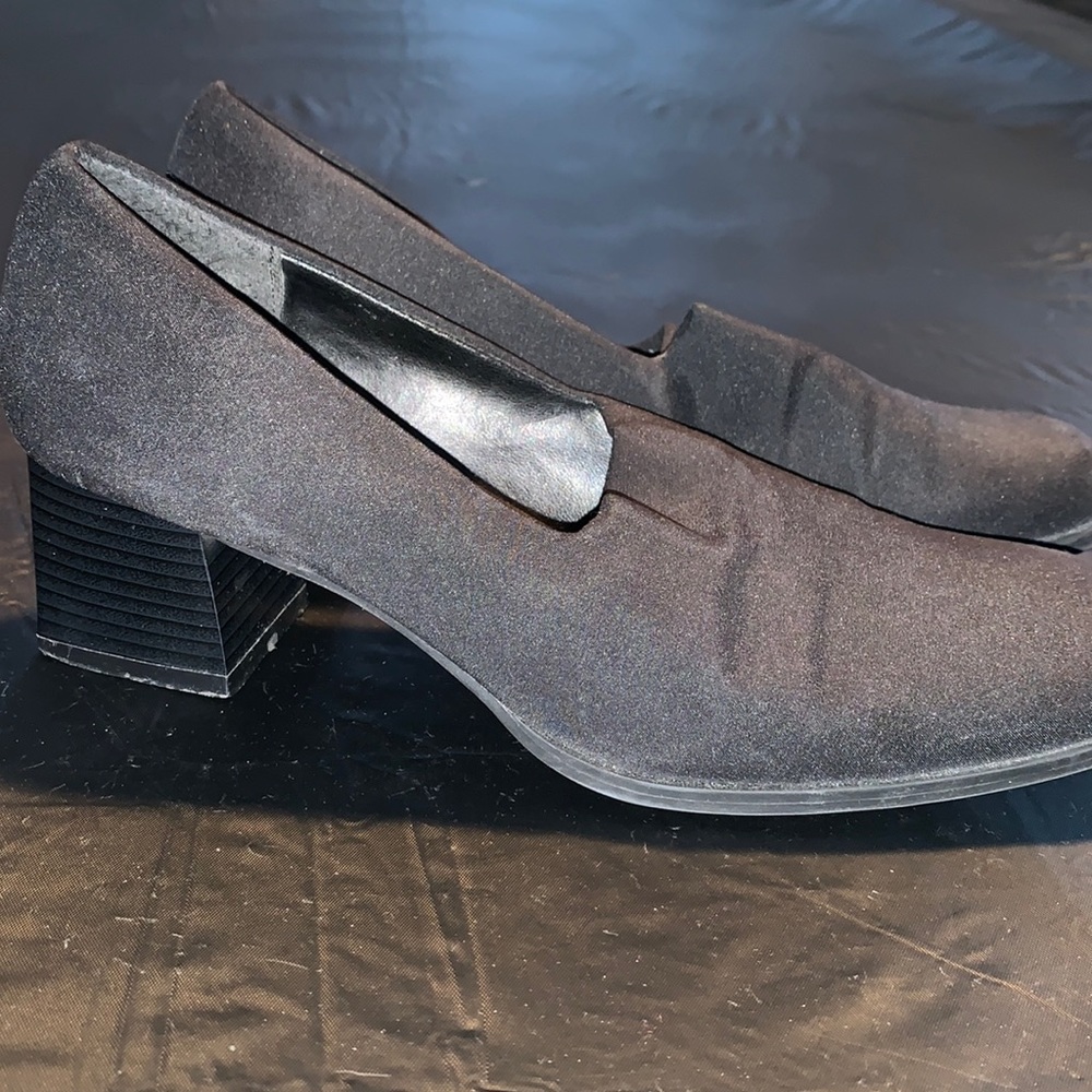 Nicole close ties shoes.  Size 8. Black.